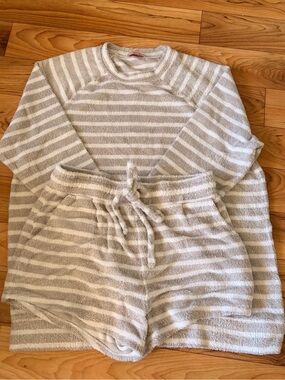 Show me your Mumu Loungewear Set - Cream & Light Gray